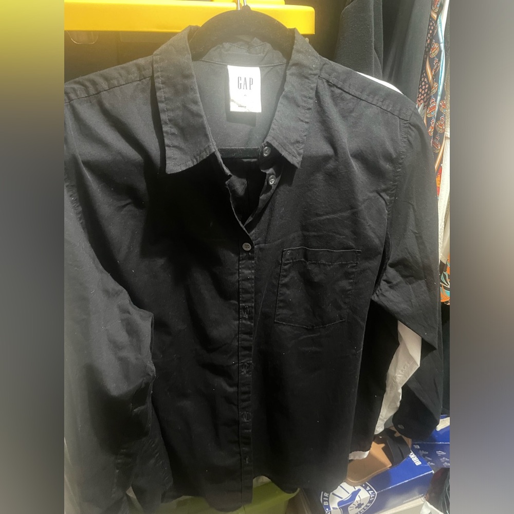 NWOT XL Gap black button up